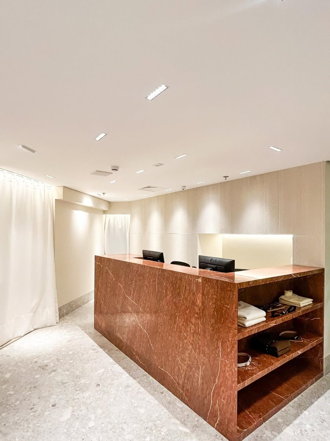 Balcão caixa e interior